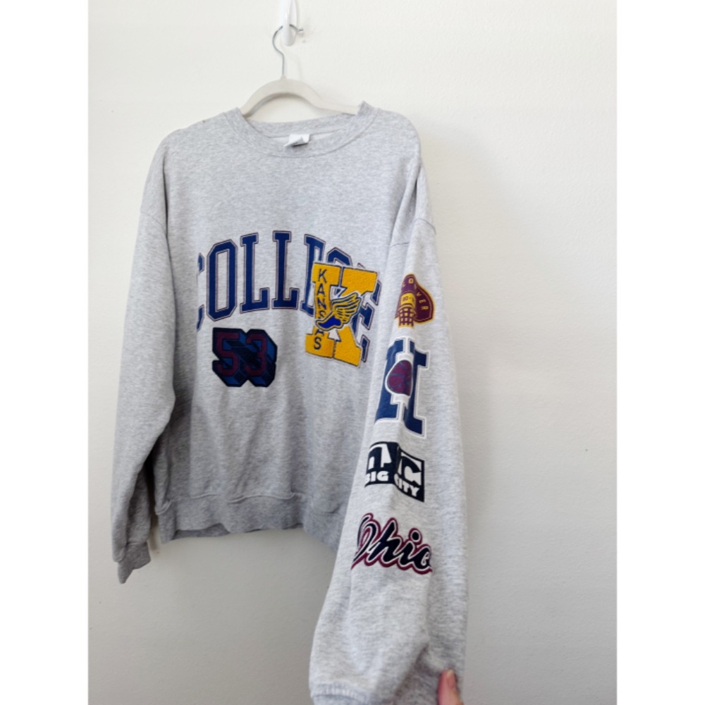 Urban Outfitters UO Varsity College Badge Crew Neck Sweatshirt Gray Unisex M - Picture 5 of 6